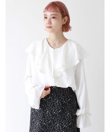 ラッフルブラウス