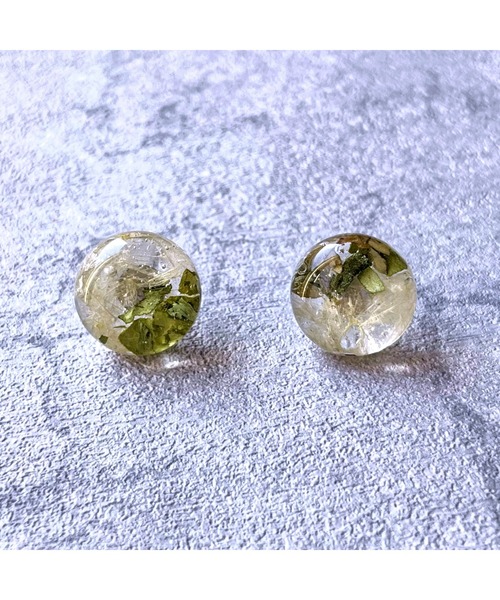 tone(トーン)の「【Willija】金属アレルギー対応《花景》フラワーピアス中(MA)(ピアス(両耳用)・レディース・ホワイト/パープル/ブルー/グリーン/パープル系その他2/その他/ローズ/アクア/オレンジ/ライム/レッド/ブラック/ロイヤルブルー/バイオレット/ゴールド/シルバー・FREE)」の1枚目の写真