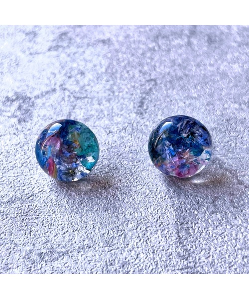 tone(トーン)の「【Willija】金属アレルギー対応《花景》フラワーピアス中(MA)(ピアス(両耳用)・レディース・ホワイト/パープル/ブルー/グリーン/パープル系その他2/その他/ローズ/アクア/オレンジ/ライム/レッド/ブラック/ロイヤルブルー/バイオレット/ゴールド/シルバー・FREE)」の6枚目の写真