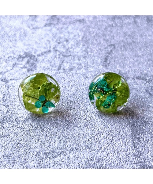 tone(トーン)の「【Willija】金属アレルギー対応《花景》フラワーピアス中(MA)(ピアス(両耳用)・レディース・ホワイト/パープル/ブルー/グリーン/パープル系その他2/その他/ローズ/アクア/オレンジ/ライム/レッド/ブラック/ロイヤルブルー/バイオレット/ゴールド/シルバー・FREE)」の3枚目の写真