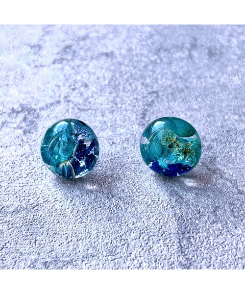 tone(トーン)の「【Willija】金属アレルギー対応《花景》フラワーピアス中(MA)(ピアス(両耳用)・レディース・ホワイト/パープル/ブルー/グリーン/パープル系その他2/その他/ローズ/アクア/オレンジ/ライム/レッド/ブラック/ロイヤルブルー/バイオレット/ゴールド/シルバー・FREE)」の7枚目の写真