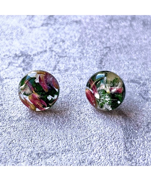 tone(トーン)の「【Willija】金属アレルギー対応《花景》フラワーピアス中(MA)(ピアス(両耳用)・レディース・ホワイト/パープル/ブルー/グリーン/パープル系その他2/その他/ローズ/アクア/オレンジ/ライム/レッド/ブラック/ロイヤルブルー/バイオレット/ゴールド/シルバー・FREE)」の4枚目の写真