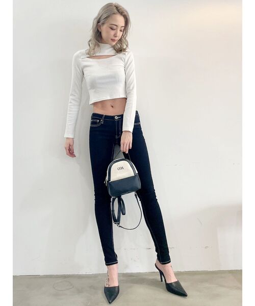 GYDA（ジェイダ）の「デコルテオープンボトルネックTOPS（Tシャツ/カットソー・レディース・オフホワイト/ブラック・FREE）」の13枚目の写真
