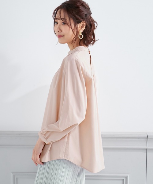 Petit Honfleur(プチオンフルール)の「スタンドカラーブラウス(シャツ/ブラウス・レディース・ネイビー/アイボリー/ピンク・13号/9号/11号)」の11枚目の写真