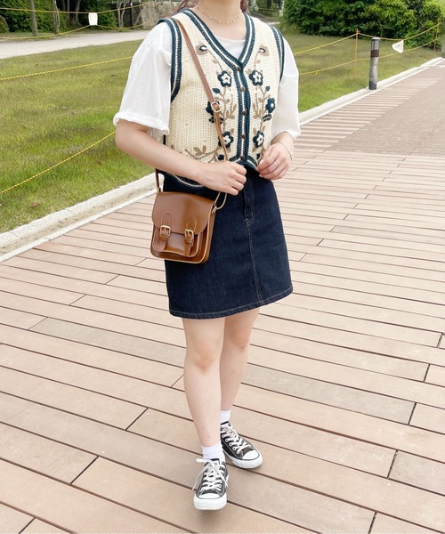 PairPair（ペアペア）の「かぎ針編みフラワー刺繍ベスト（ベスト・レディース・ネイビー/ライトブラウン・フリー）」の5枚目の写真