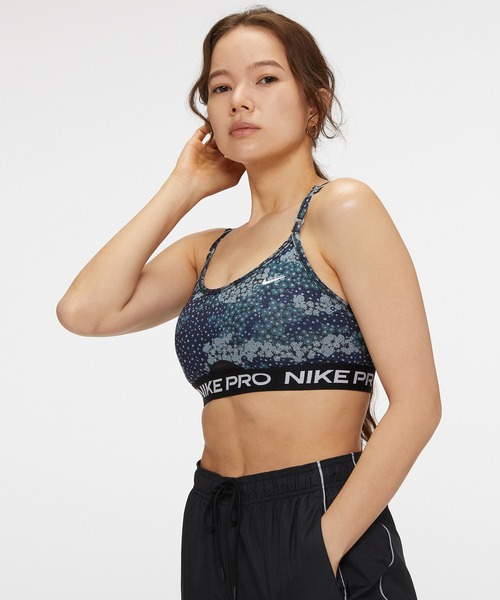 NIKE（ナイキ）の「ナイキ プロ ドライ-フィット インディ ウィメンズ ライトサポート パッディド ストラッピー プリント スポーツブラ / NIKE PRO DRI-FIT INDY WOMEN'S LIGHT-SUPPORT PADDED STRAPPY PRINTED SPORTS BRA（スポーツブラ・レディース・ブルーグレー・S/M/L/XL/XS）」の14枚目の写真
