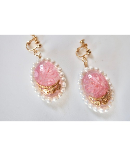 tone（トーン）の「【hazeleyes】オーバルパールの刺繍イヤリング（ピンク）【hazeleyes-ヘーゼルアイズ】(MA)（イヤリング・レディース・ピンク・FREE）」の2枚目の写真