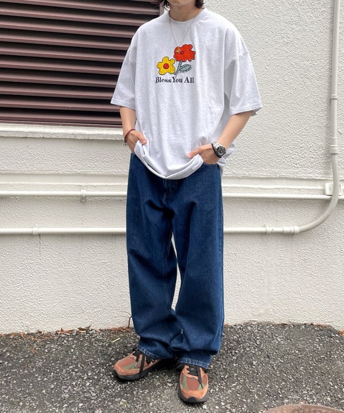 WHO'S WHO gallery（フーズフーギャラリー）の「【BLESS YOU/ブレスユー】フラワーワッペンロゴTEE（Tシャツ/カットソー・メンズ・ブラック/サックスブルー/ホワイト/アッシュグレー/ブラウン・FREE）」の12枚目の写真