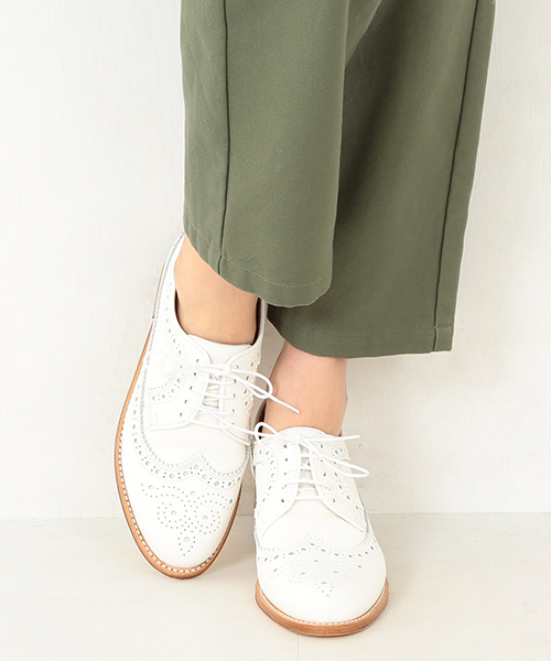 Ray BEAMS（レイビームス）の「Ray BEAMS / ウィングチップ シューズ（ドレスシューズ・レディース・ホワイト/ブラック・23.0cm/22.0cm/25.0cm/24.0cm）」の2枚目の写真