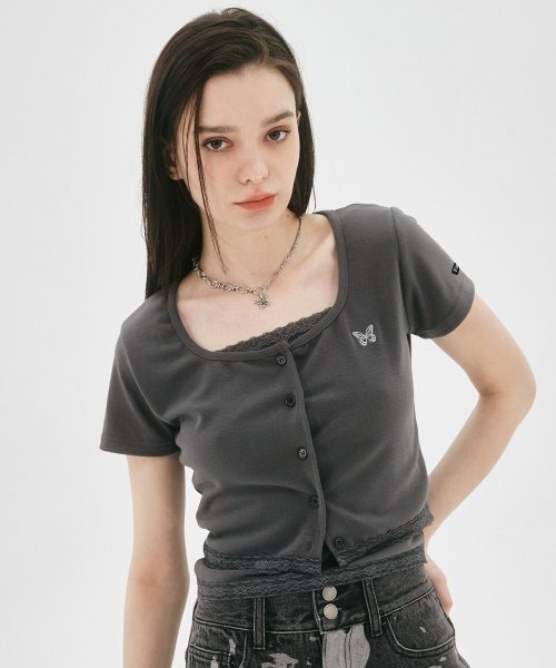 FANCY CLUB（ファンシークラブ）の「A'GEM/9 × .kom『 FANCY CLUB/ファンシークラブ』CUTIE-PIE CROP CARDIGAN/キューティーパイ カーディガン（カーディガン/ボレロ・レディース・ホワイト/ブラック/チャコールグレー・FREE）」の3枚目の写真