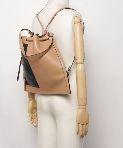 ALLSAINTS(オールセインツ)の「ALPHA BACKPACK | ALPHA バックパック(バックパック/リュック・レディース・ブラウン系その他・ONE SIZE)」の2枚目の写真