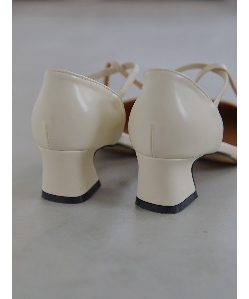Ayla(アイラ)の「cross strap pumps(パンプス・レディース・ブラック/アイボリー・24.5cm/25.0cm/23.5cm/24.0cm/23.0cm)」の4枚目の写真