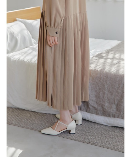 Ayla(アイラ)の「cross strap pumps(パンプス・レディース・ブラック/アイボリー・24.5cm/25.0cm/23.5cm/24.0cm/23.0cm)」の9枚目の写真
