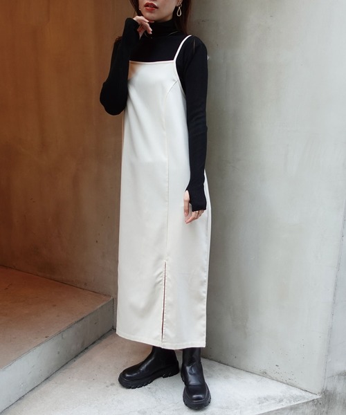 CORNERS(コーナーズ)の「スリットキャミワンピース(ワンピース・レディース・ブラック/ブラウン/アイボリー・S/M/L)」の2枚目の写真