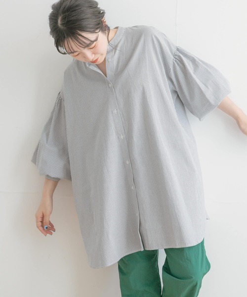 ITEMS URBANRESEARCH（アイテムズ アーバンリサーチ）の「ストライプボリュームブラウス（シャツ/ブラウス・レディース・ブルー/ブラック/グリーン・FREE）」の2枚目の写真
