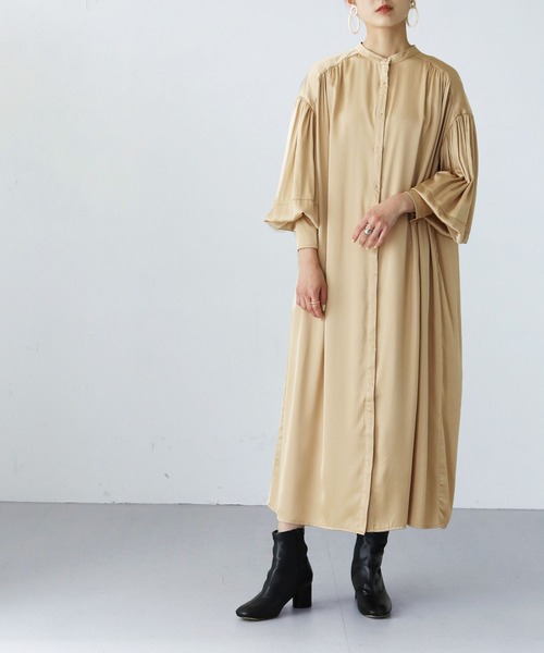 HER CLOSET（ハークローゼット）の「【shemoshelly】サテンギャザーシャツドレス（シャツワンピース・レディース・ベージュ/ブラック/ホワイト・M）」の22枚目の写真