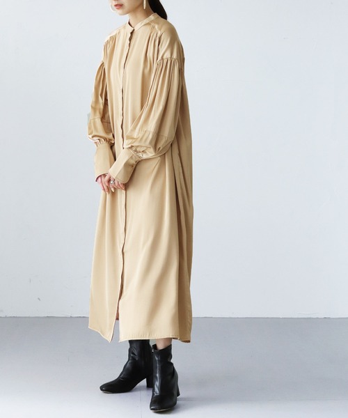 HER CLOSET（ハークローゼット）の「【shemoshelly】サテンギャザーシャツドレス（シャツワンピース・レディース・ベージュ/ブラック/ホワイト・M）」の20枚目の写真