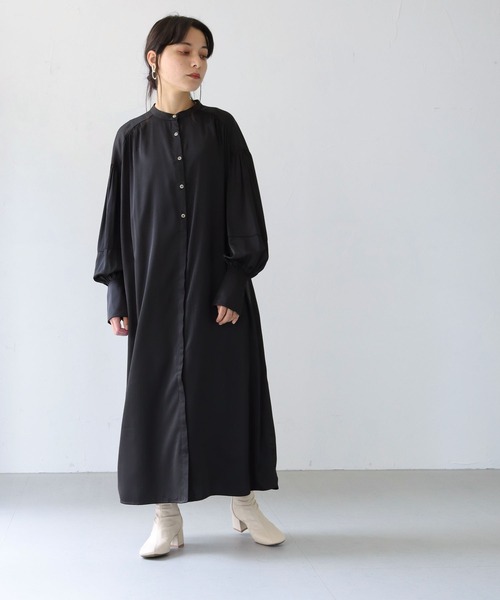 HER CLOSET（ハークローゼット）の「【shemoshelly】サテンギャザーシャツドレス（シャツワンピース・レディース・ベージュ/ブラック/ホワイト・M）」の13枚目の写真