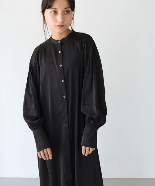 HER CLOSET（ハークローゼット）の「【shemoshelly】サテンギャザーシャツドレス（シャツワンピース・レディース・ベージュ/ブラック/ホワイト・M）」の17枚目の写真