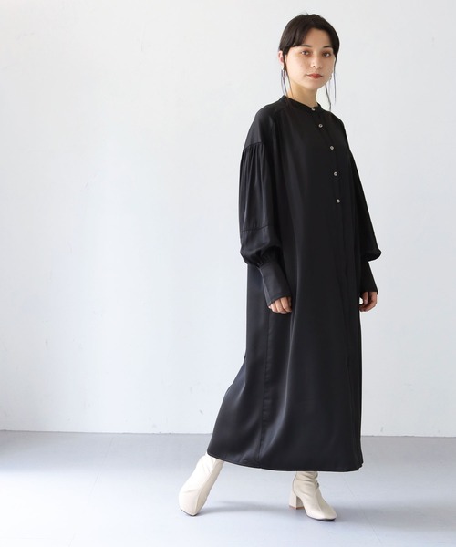 HER CLOSET（ハークローゼット）の「【shemoshelly】サテンギャザーシャツドレス（シャツワンピース・レディース・ベージュ/ブラック/ホワイト・M）」の11枚目の写真