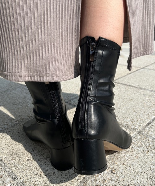 DouDou（ドゥドゥ）の「ヒールアップスクエアショートブーツ（ブーツ・レディース・ブラック/ベージュ・M/L）」の4枚目の写真