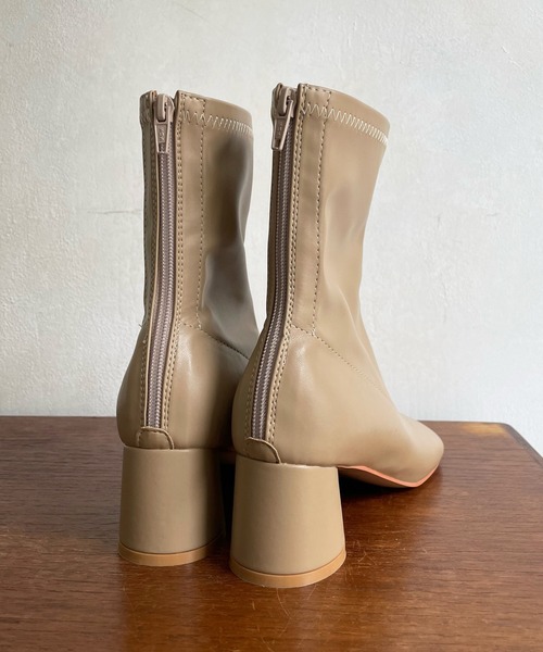 DouDou（ドゥドゥ）の「ヒールアップスクエアショートブーツ（ブーツ・レディース・ブラック/ベージュ・M/L）」の13枚目の写真