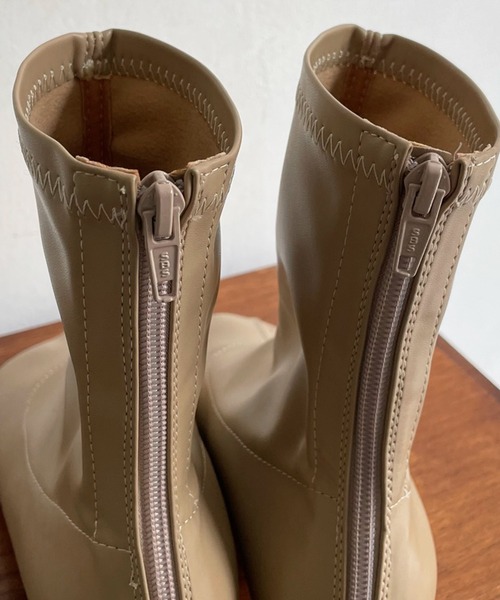 DouDou（ドゥドゥ）の「ヒールアップスクエアショートブーツ（ブーツ・レディース・ブラック/ベージュ・M/L）」の15枚目の写真