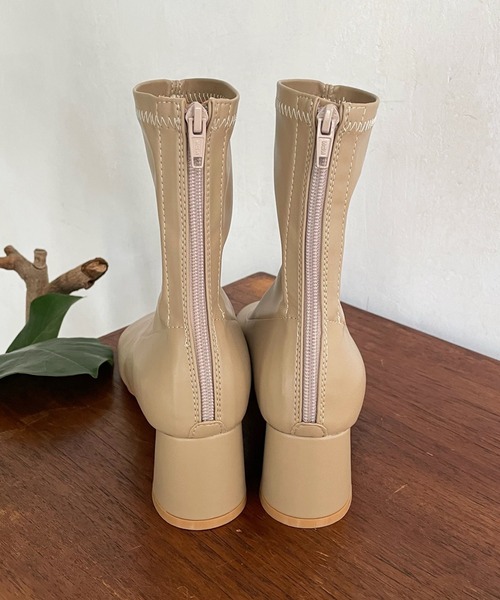 DouDou（ドゥドゥ）の「ヒールアップスクエアショートブーツ（ブーツ・レディース・ブラック/ベージュ・M/L）」の12枚目の写真