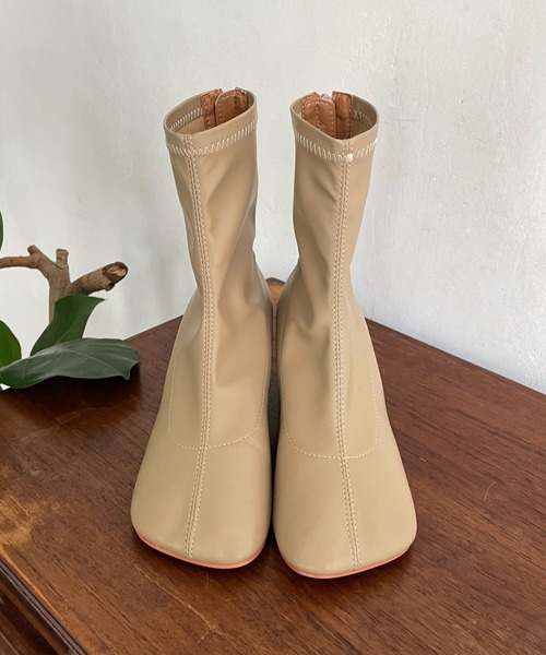 DouDou（ドゥドゥ）の「ヒールアップスクエアショートブーツ（ブーツ・レディース・ブラック/ベージュ・M/L）」の16枚目の写真