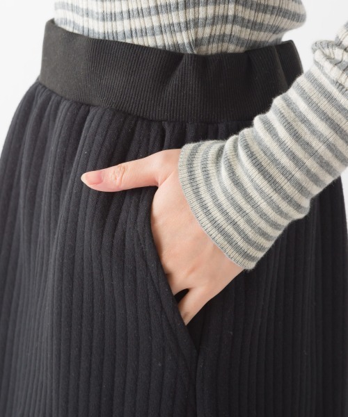 OMNES（オムネス）の「ラインキルトIラインマキシスカート（スカート・レディース・ブラック/モカ/ライトカーキ/ピンクベージュ・FREE）」の8枚目の写真