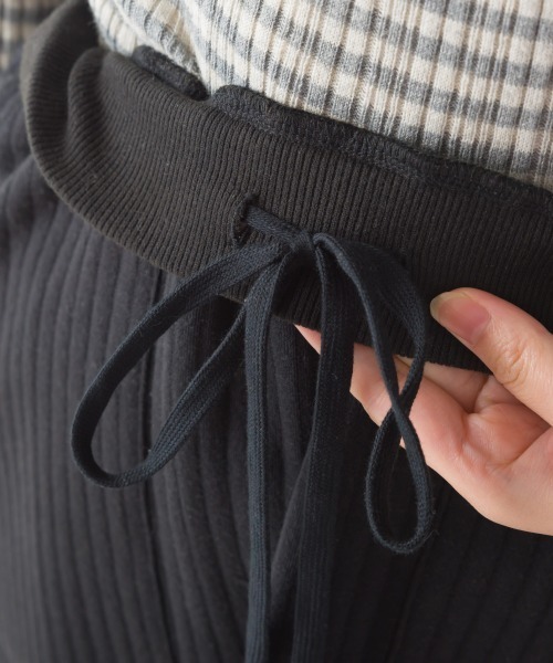 OMNES（オムネス）の「ラインキルトIラインマキシスカート（スカート・レディース・ブラック/モカ/ライトカーキ/ピンクベージュ・FREE）」の7枚目の写真