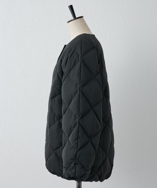 BEARDSLEY（ビアズリー）の「【FRIPIER/フリピエ】バナナスリーブノーカラーショートダウン：すぐにお届け！（ダウンジャケット/コート・レディース・ブラック/アイボリー・FREE）」の5枚目の写真