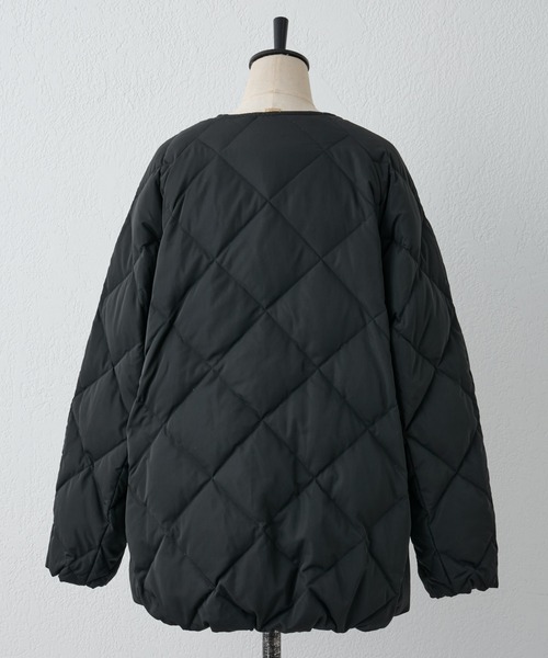 BEARDSLEY（ビアズリー）の「【FRIPIER/フリピエ】バナナスリーブノーカラーショートダウン：すぐにお届け！（ダウンジャケット/コート・レディース・ブラック/アイボリー・FREE）」の6枚目の写真