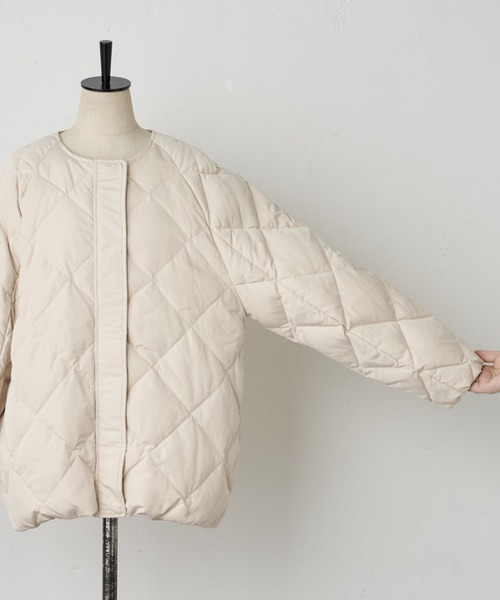 BEARDSLEY（ビアズリー）の「【FRIPIER/フリピエ】バナナスリーブノーカラーショートダウン：すぐにお届け！（ダウンジャケット/コート・レディース・ブラック/アイボリー・FREE）」の19枚目の写真