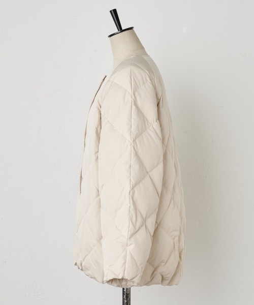 BEARDSLEY（ビアズリー）の「【FRIPIER/フリピエ】バナナスリーブノーカラーショートダウン：すぐにお届け！（ダウンジャケット/コート・レディース・ブラック/アイボリー・FREE）」の21枚目の写真