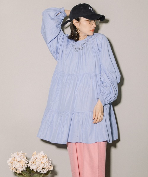 MHBG TOKYO（エムエイチビージートーキョー）の「先染めストライプボリュームスリーブティアードBL（シャツ/ブラウス・レディース・ネイビー/ライトブルー・MEDIUM）」の2枚目の写真