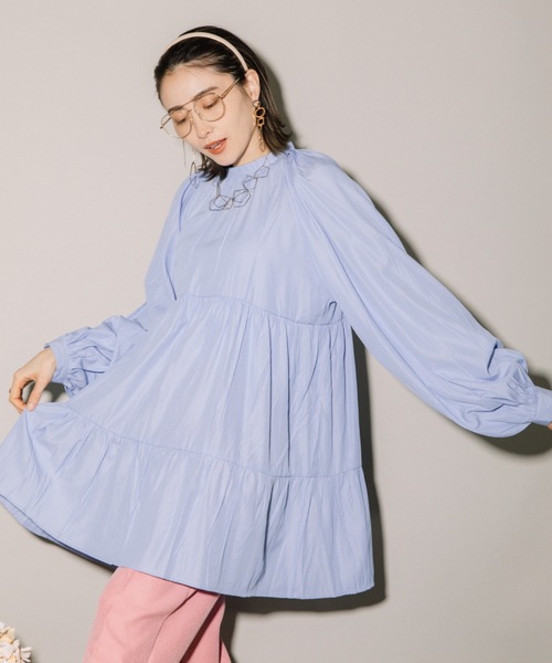 MHBG TOKYO（エムエイチビージートーキョー）の「先染めストライプボリュームスリーブティアードBL（シャツ/ブラウス・レディース・ネイビー/ライトブルー・MEDIUM）」の5枚目の写真