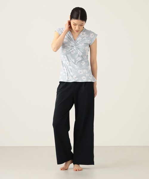 Chacott（チャコット）の「フロントツイストプリントトップ