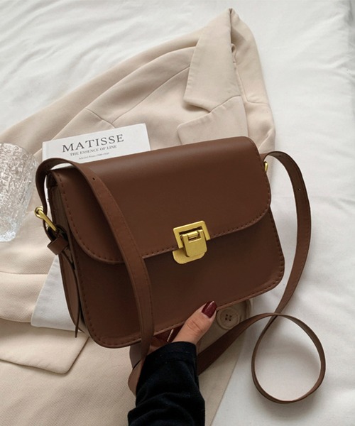 Chaco closet（チャコ クローゼット）の「フェイクレザーフラップ付き