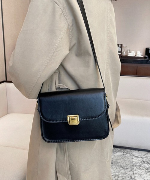 Chaco closet(チャコ クローゼット)の「フェイクレザーフラップ付きミニショルダーバッグ(ショルダーバッグ・レディース・キャメル/ブラウン/ホワイト/ブラック・FREE)」の8枚目の写真