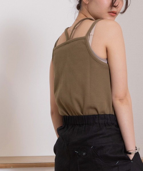 POU DOU DOU（プードゥドゥ）の「ダブルストラップキャミソール（キャミソール・レディース・ブラック/カーキ/オフホワイト/イエロー×グリーン・3）」の4枚目の写真