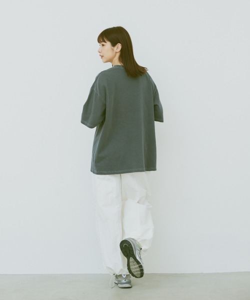 flaner（フラネ）の「Loose pigment wolf tee/ルーズピグメントウルフT（Tシャツ/カットソー・レディース・ベージュ/チャコールグレー・MEDIUM/LARGE）」の14枚目の写真