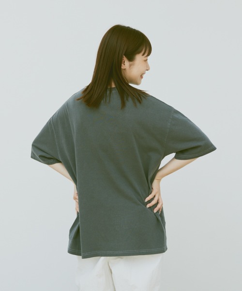 flaner（フラネ）の「Loose pigment wolf tee/ルーズピグメントウルフT（Tシャツ/カットソー・レディース・ベージュ/チャコールグレー・MEDIUM/LARGE）」の7枚目の写真