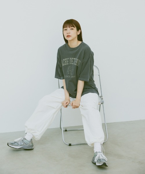 flaner（フラネ）の「Loose pigment wolf tee/ルーズピグメントウルフT（Tシャツ/カットソー・レディース・ベージュ/チャコールグレー・MEDIUM/LARGE）」の11枚目の写真