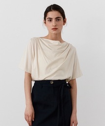 【MOHAN 】TWRドレープ ネック トップ / TWR DRAPED NECK TOP