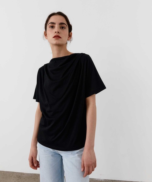 MOHAN(モハン)の「【MOHAN 】TWRドレープ ネック トップ / TWR DRAPED NECK TOP(Tシャツ/カットソー・レディース・スカイブルー/ブラック/クリーム・SMALL)」の4枚目の写真