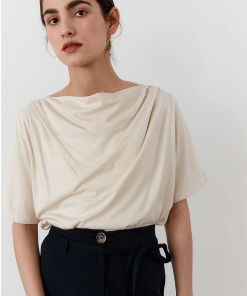 MOHAN(モハン)の「【MOHAN 】TWRドレープ ネック トップ / TWR DRAPED NECK TOP(Tシャツ/カットソー・レディース・スカイブルー/ブラック/クリーム・SMALL)」の8枚目の写真