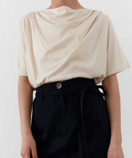 MOHAN(モハン)の「【MOHAN 】TWRドレープ ネック トップ / TWR DRAPED NECK TOP(Tシャツ/カットソー・レディース・スカイブルー/ブラック/クリーム・SMALL)」の5枚目の写真