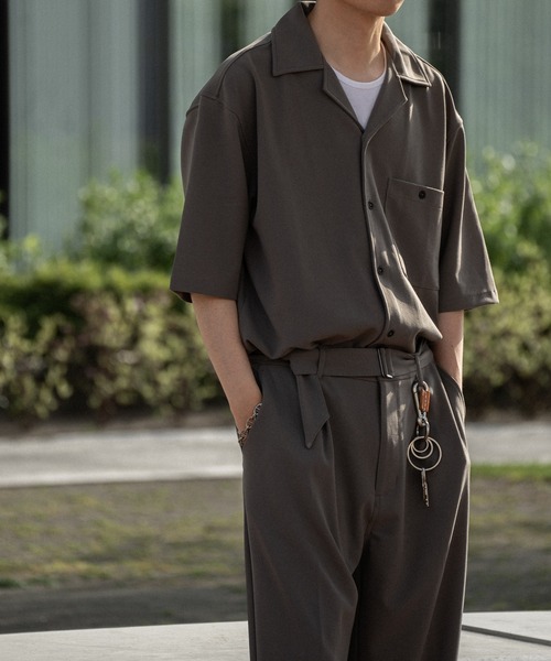 COURO(コウロ)の「【セットアップ】オープンカラーシャツ & タック入りフルレングスストレートパンツ〈ベルト付き〉(セットアップ・メンズ・グレイッシュベージュ/カーキ/ネイビー/ブラック・S/M/L)」の10枚目の写真