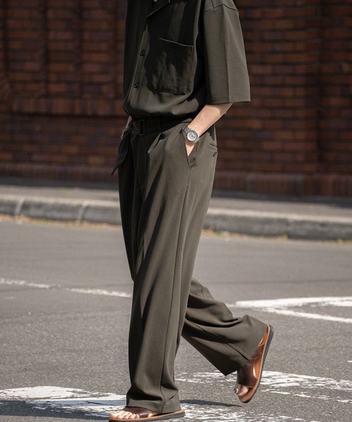 COURO(コウロ)の「【セットアップ】オープンカラーシャツ & タック入りフルレングスストレートパンツ〈ベルト付き〉(セットアップ・メンズ・グレイッシュベージュ/カーキ/ネイビー/ブラック・S/M/L)」の15枚目の写真